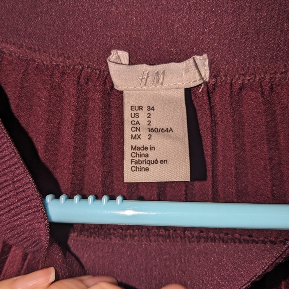 Pleated Skirt burgandy color - Picture 7 of 7